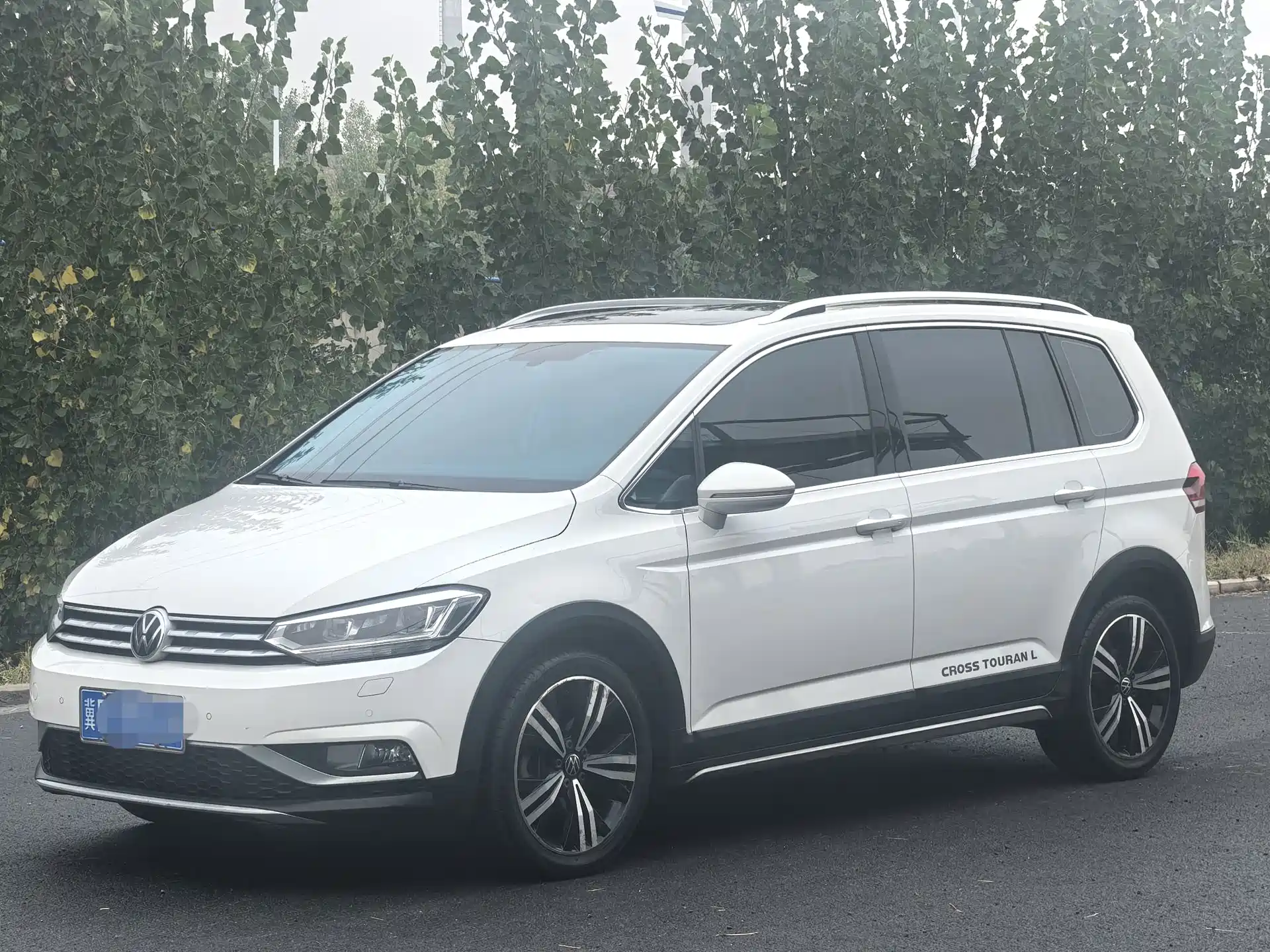 Фото 1 - Volkswagen Touran
