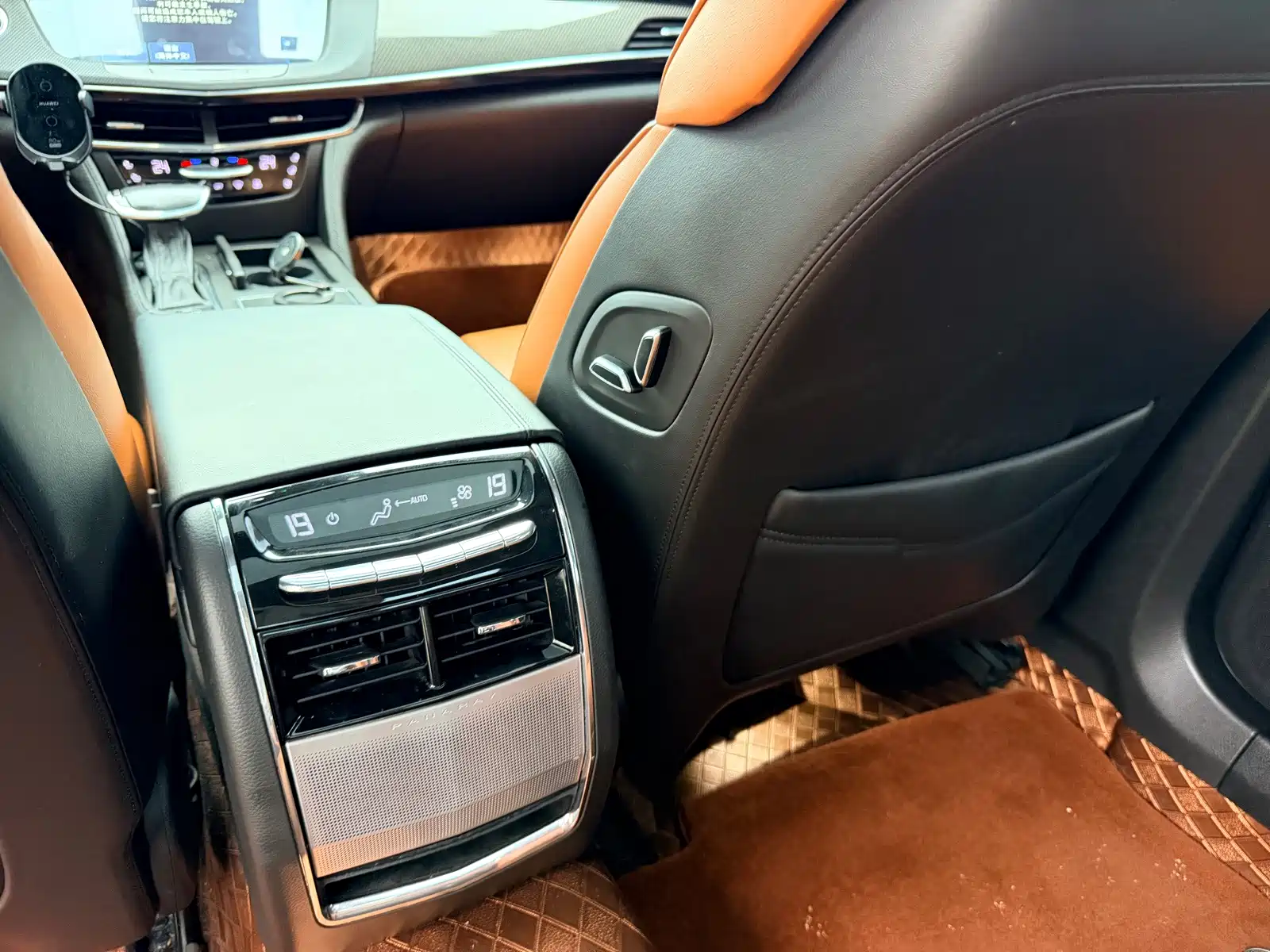 Фото 17 - Cadillac CT6