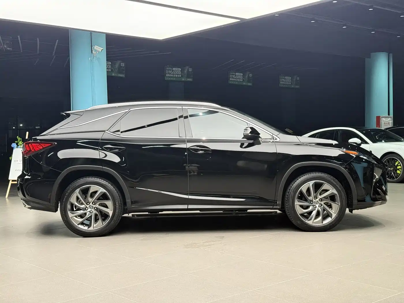 Photo 3 - Lexus RX