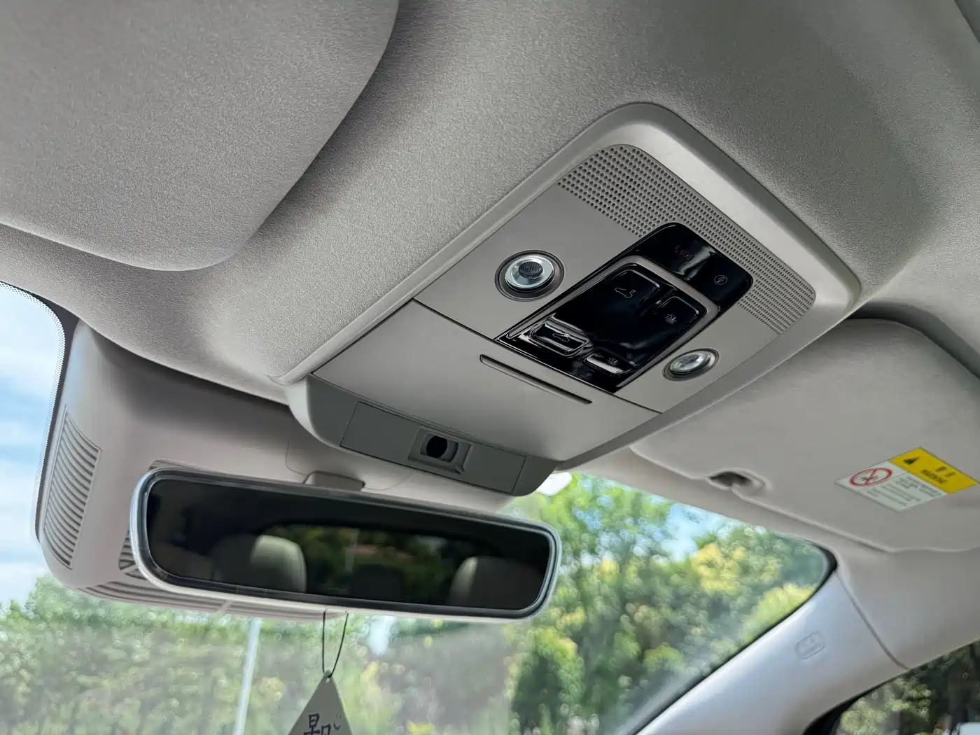 Denza D9 2023 2022 DM-i 970 AWD Flagship