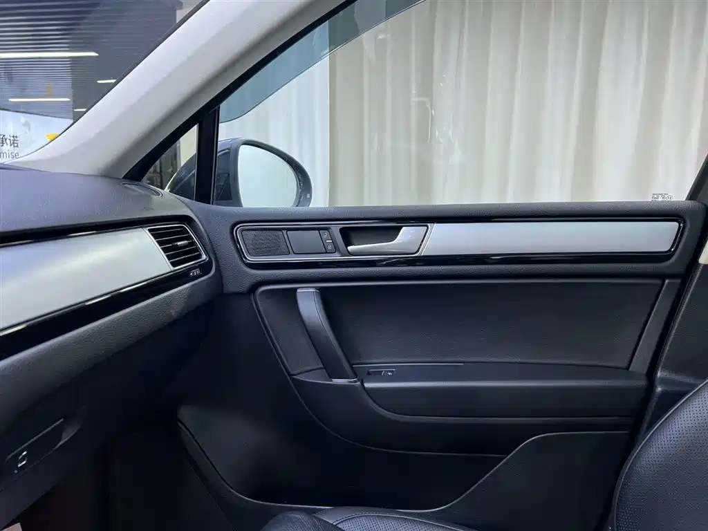 Volkswagen Touareg 2017 3.0TSI Explorer Edition фото 17