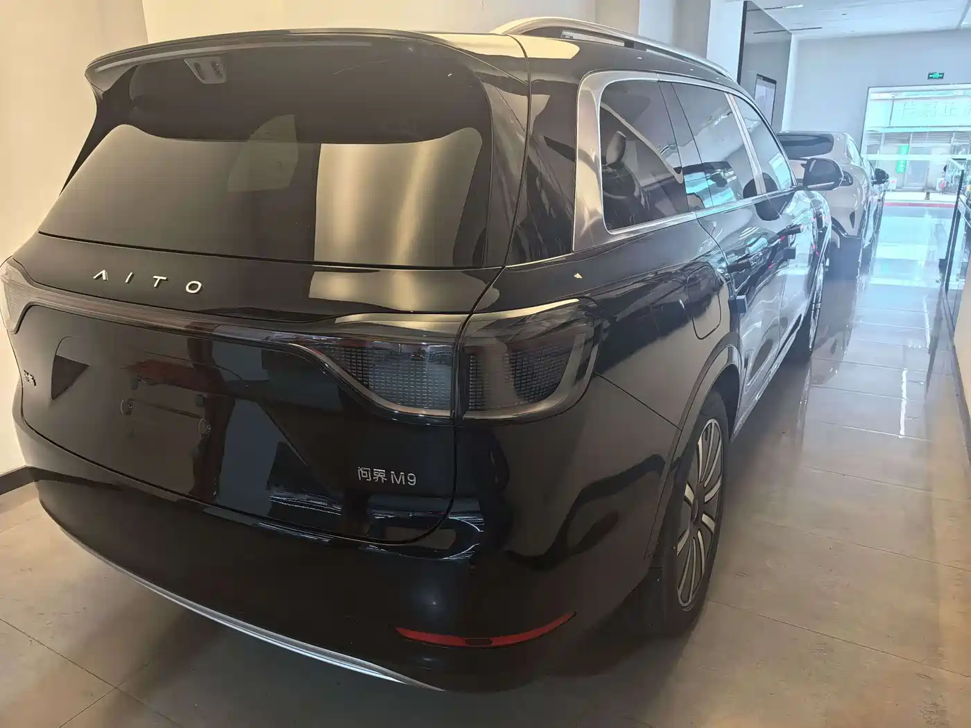 AITO Wenjie AITO M9 2025 Extended Range Ultra 52kWh 6-Seater фото 5