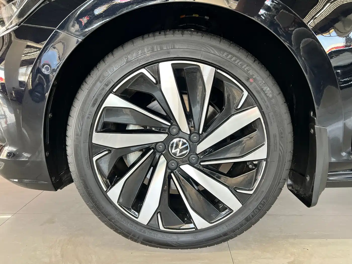Volkswagen Passat 2022 330TSI Luxury Edition фото 26