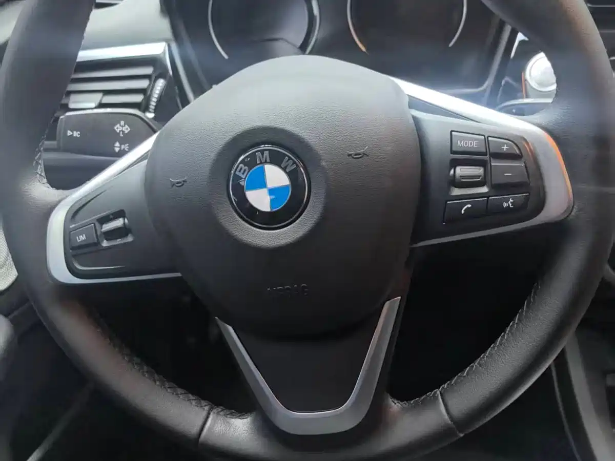 BMW 1 Series 2023 120i M Sport фото 14