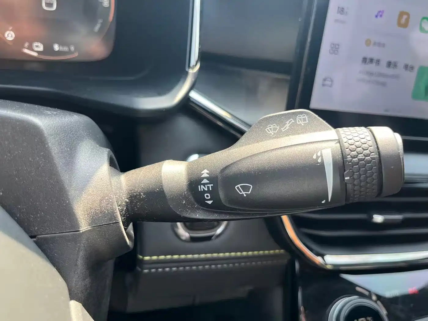 Lynk & Co 06 EM-P 2023 2023 1.5T Remix PHEV Hero