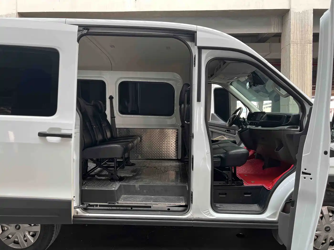 Ford Transit T8 2024 2024 T8 2.3T Diesel Manual Short Wheelbase Medium Roof 6-Seat Multi-Purpose Version 3/3