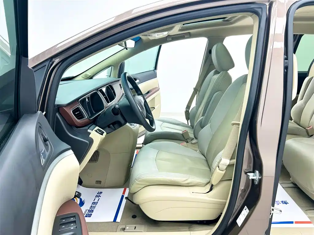Buick GL8 2014 2.4L CT Luxury Business Comfort фото 4
