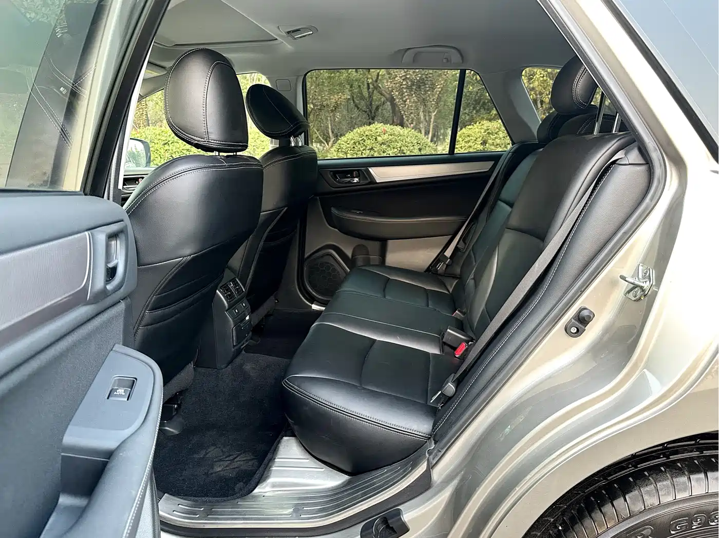 Subaru Outback 2015 2.5i Luxury Navigation Edition фото 13