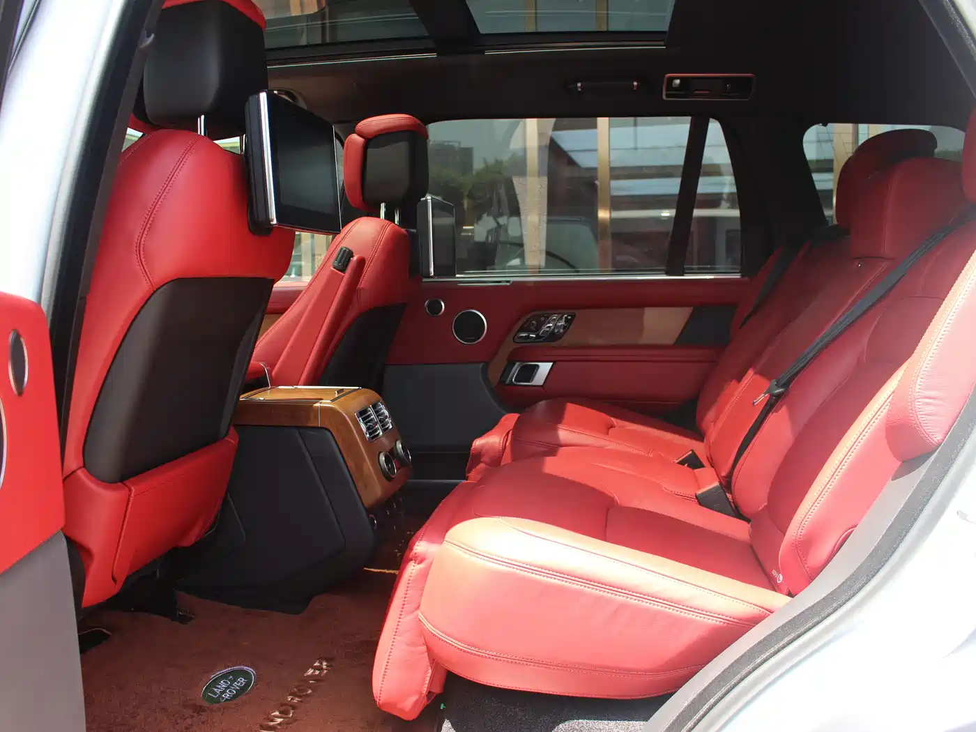Land Rover Range Rover 2020 3.0 L6 Supreme Creation Extended Version фото 8