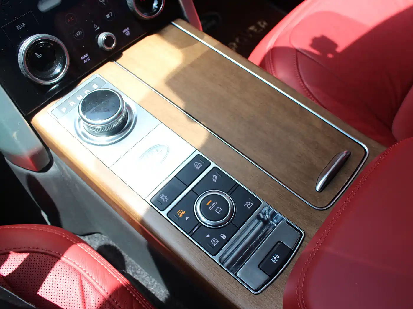 Land Rover Range Rover 2020 3.0 L6 Supreme Creation Extended Version фото 14