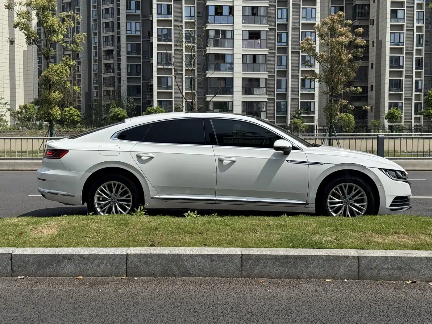 Volkswagen FAW-Volkswagen CC 2020 330TSI Glamour Version China VI фото 16