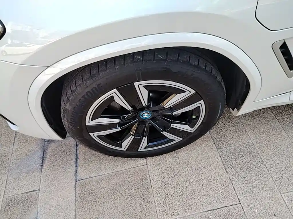 BMW iX3 2025 2024 Leading Edition