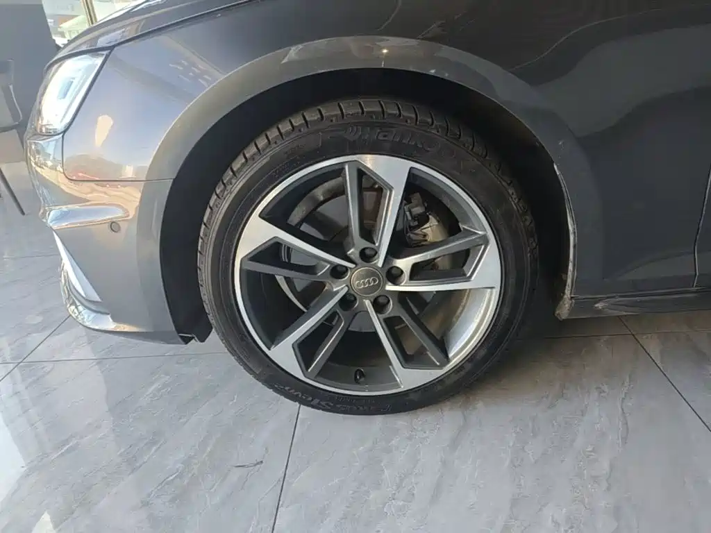 Photo 23 - Audi A4L