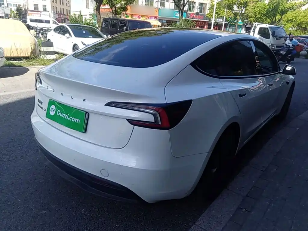 Tesla Model 3 2026 2025 Model Year Facelift Rear-Wheel Drive