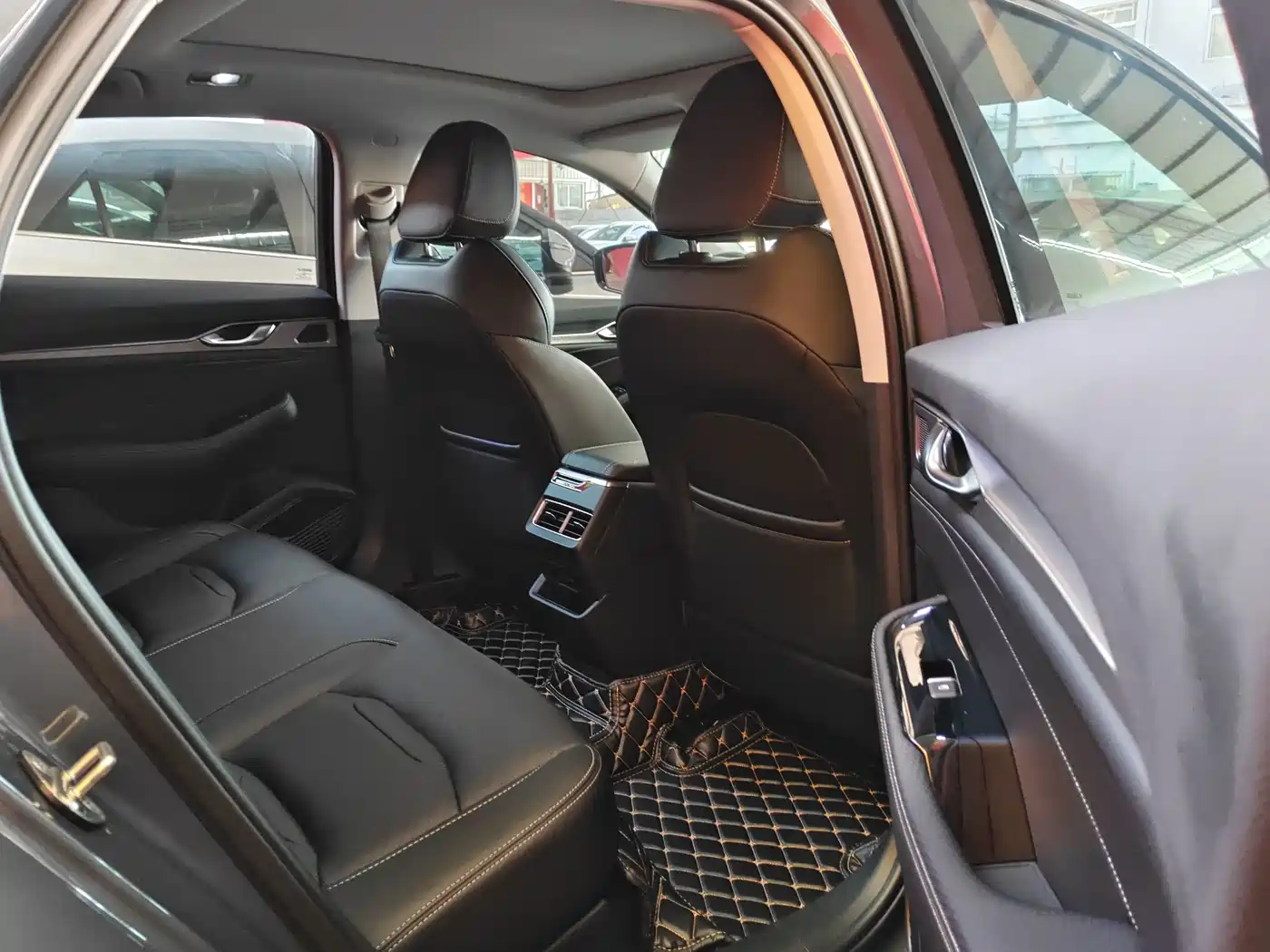 Фото 8 - Geely Preface