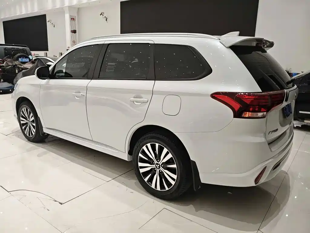 Mitsubishi Outlander 2023 2021 2.0L 2WD Yaodong Edition 5-seater