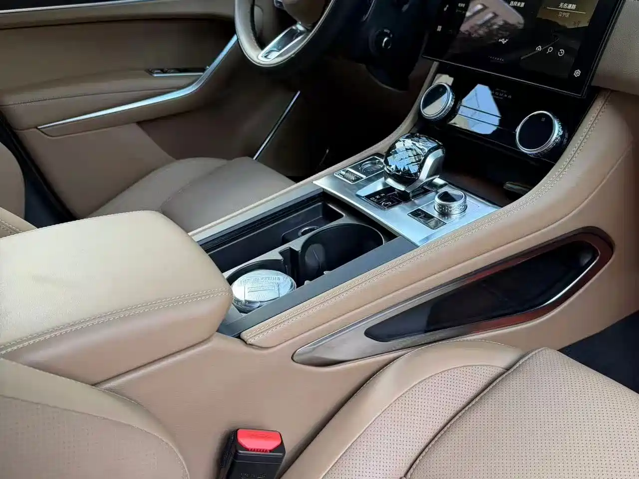 Фото 11 - Jaguar F-PACE