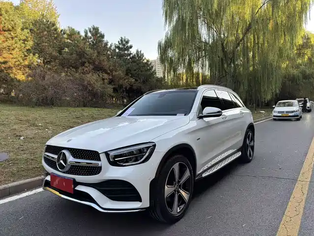 MERCEDES-BENZ GLC
