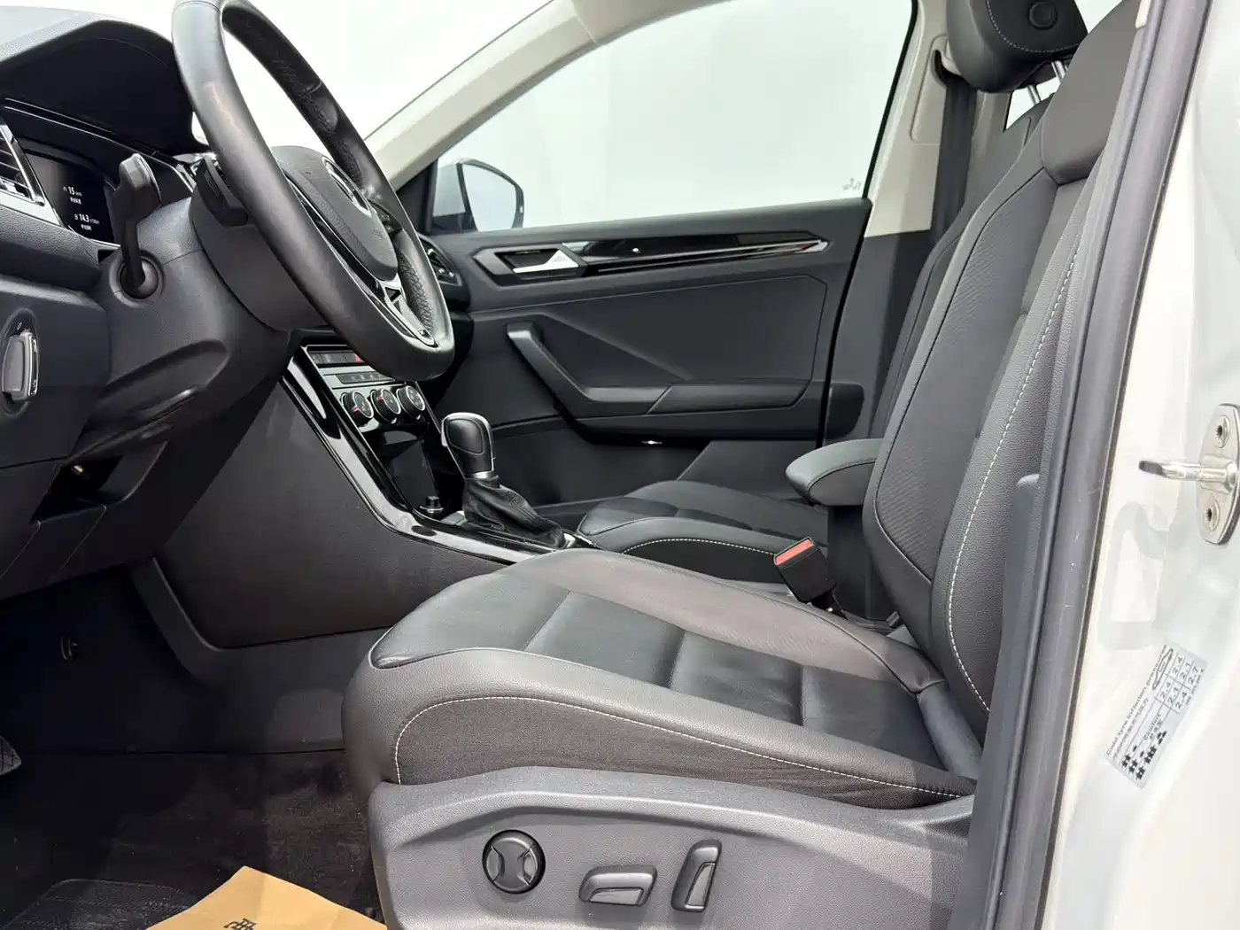 Volkswagen T-ROC 2022 280TSI DSG 2WD Comfort PLUS фото 9