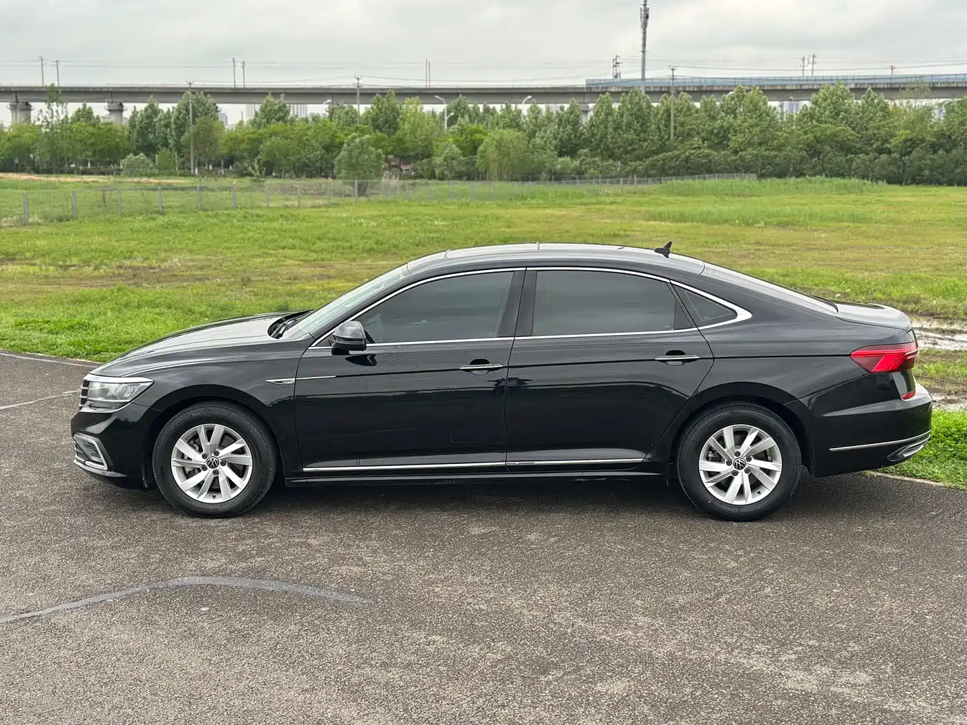 Volkswagen Passat 2021 Model 280TSI Business Edition фото 3