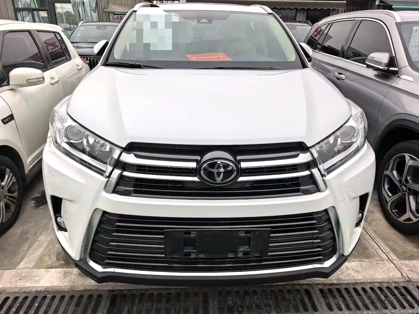 Photo 2 - Toyota Highlander