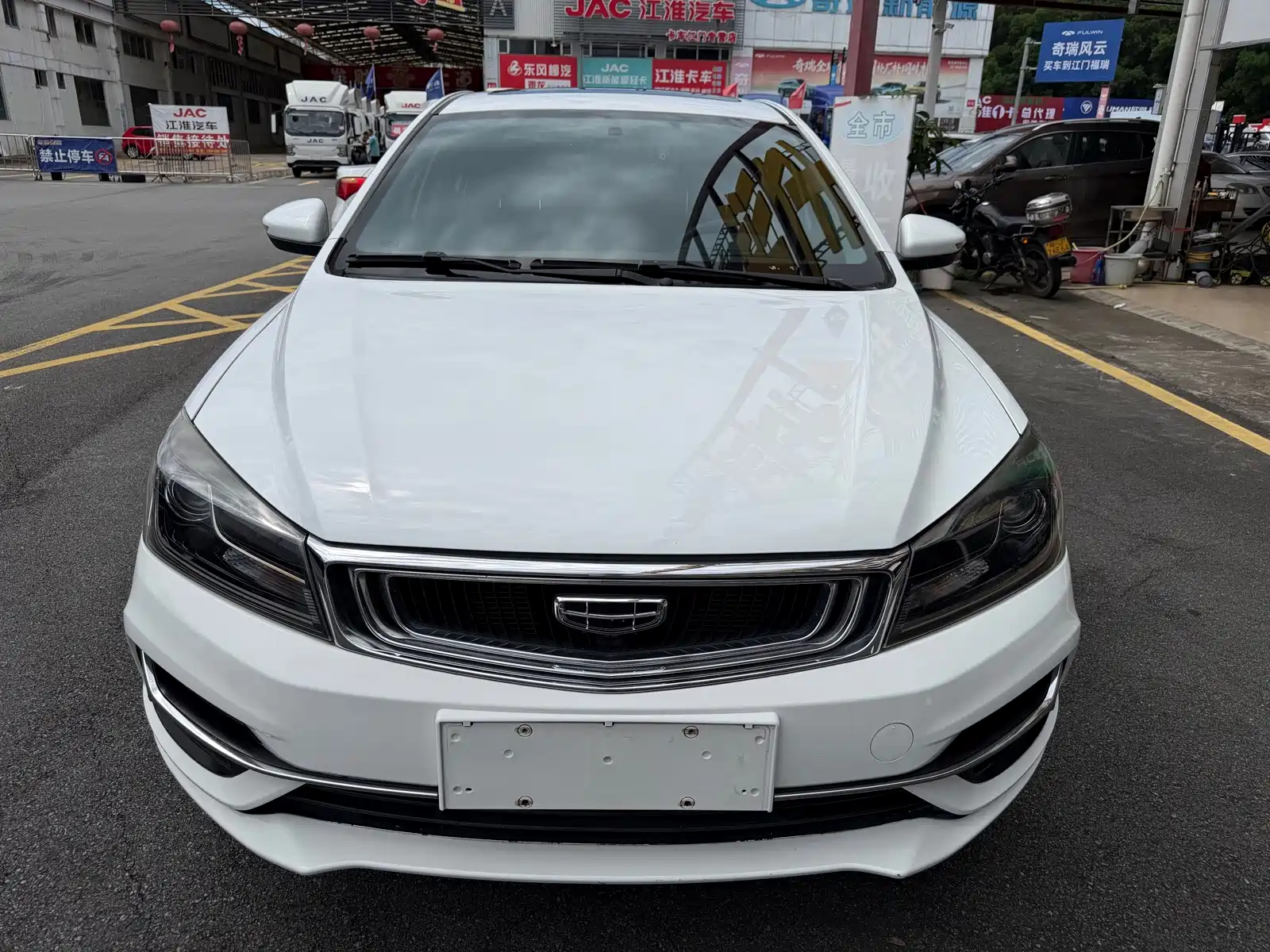 Фото 3 - Geely Emgrand
