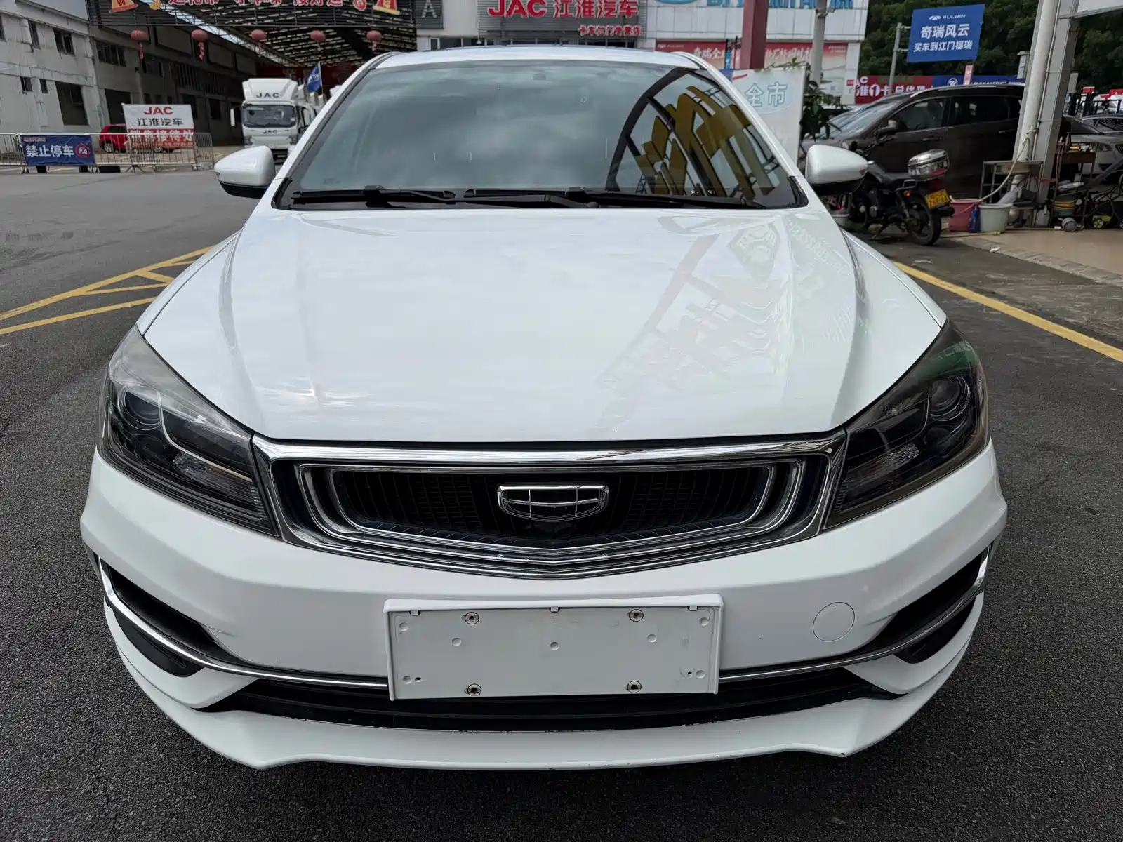 Фото 4 - Geely Emgrand