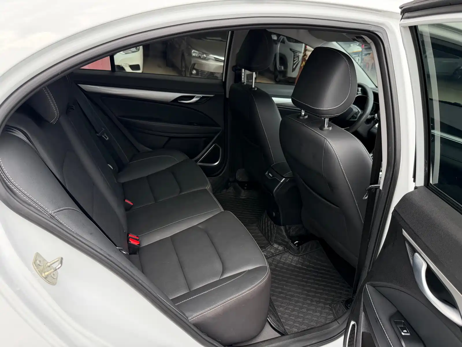 Фото 17 - Geely Emgrand