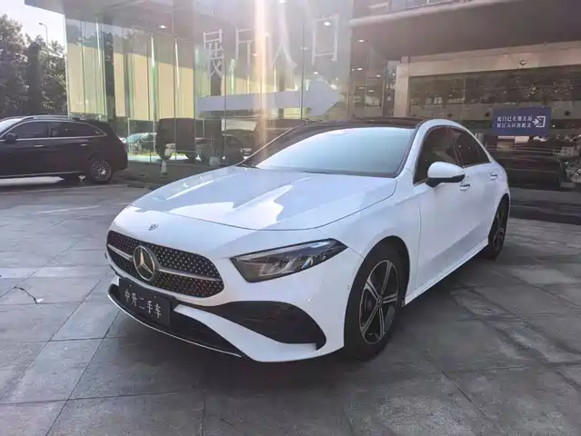 Mercedes-Benz A-Class 2023 A 200 L Dynamic — фото 2