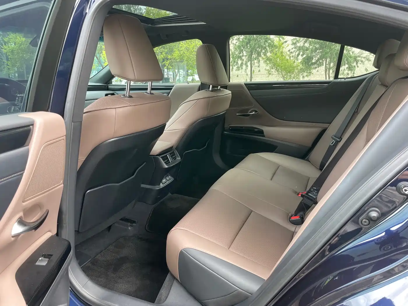 Фото 7 - Lexus ES