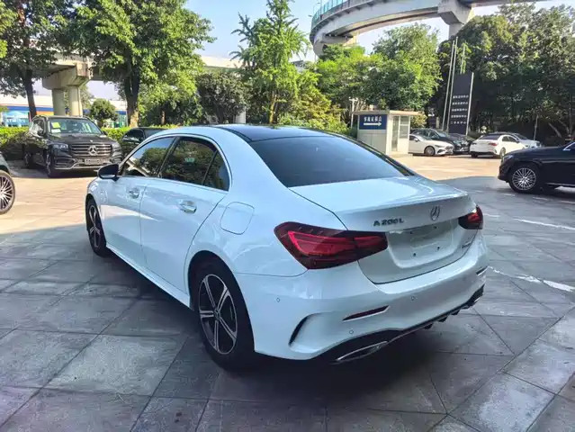 Mercedes-Benz A-Class 2023 A 200 L Dynamic — фото 5