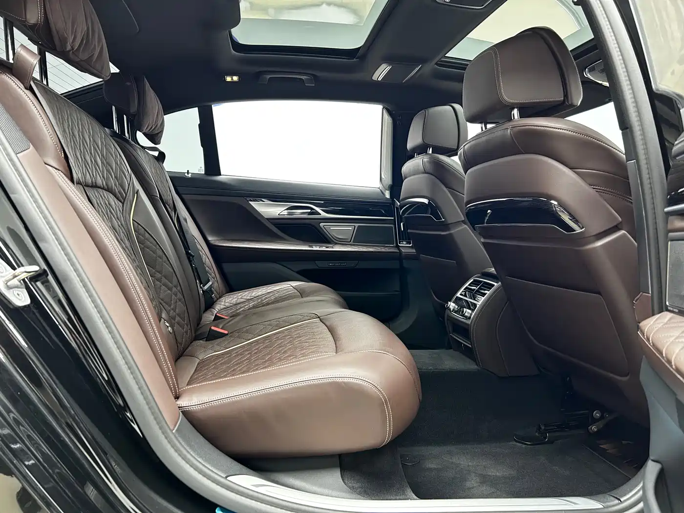 BMW 7 Series 2021 Model 730Li M Sport Package фото 20