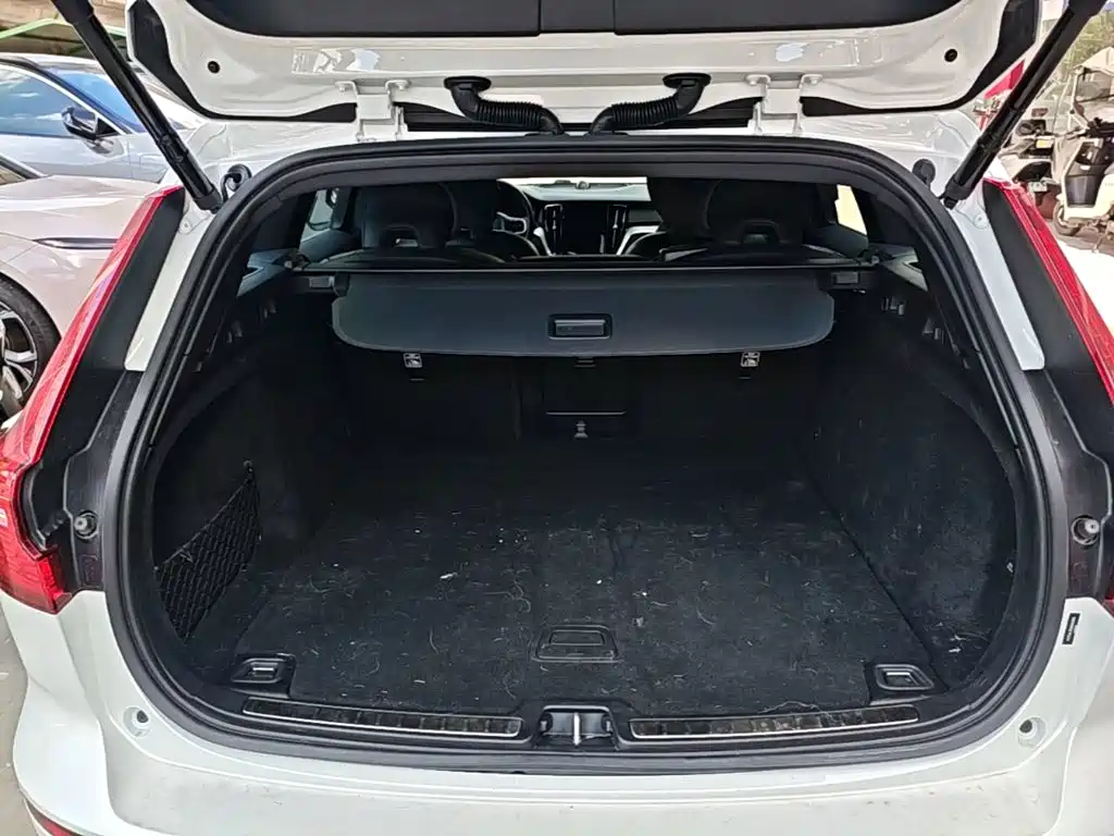 Volvo V60 2022 2022 B5 Momentum Sport