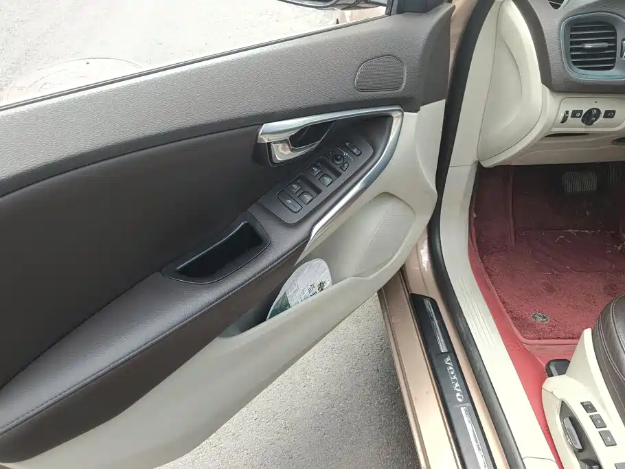 Volvo V40 2015 2015 1.6T Smart Elegance Edition