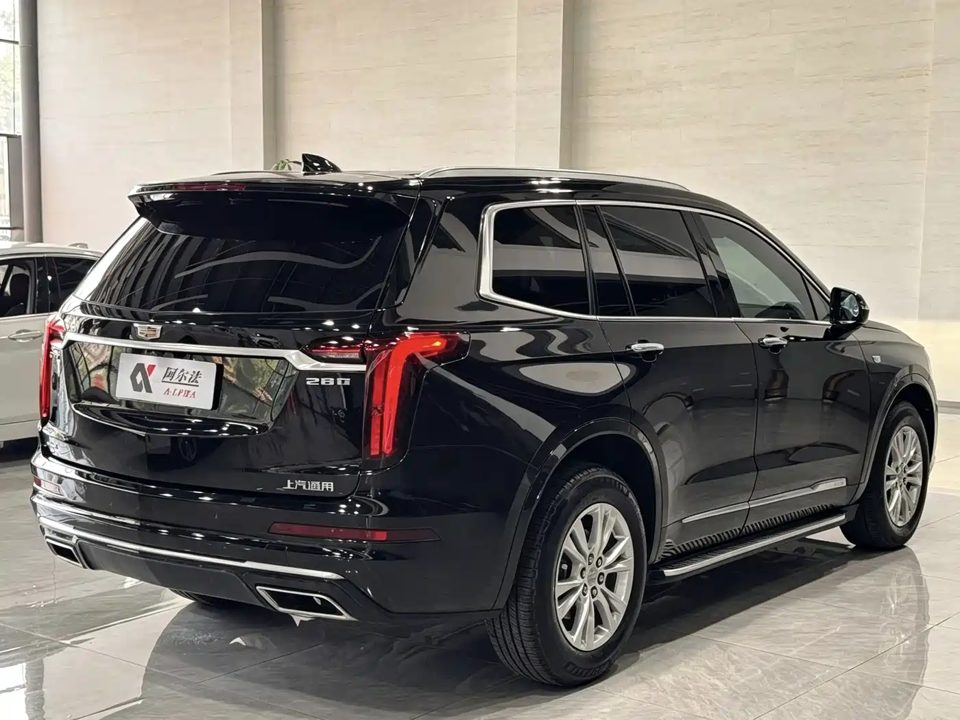 Photo 4 - Cadillac XT6