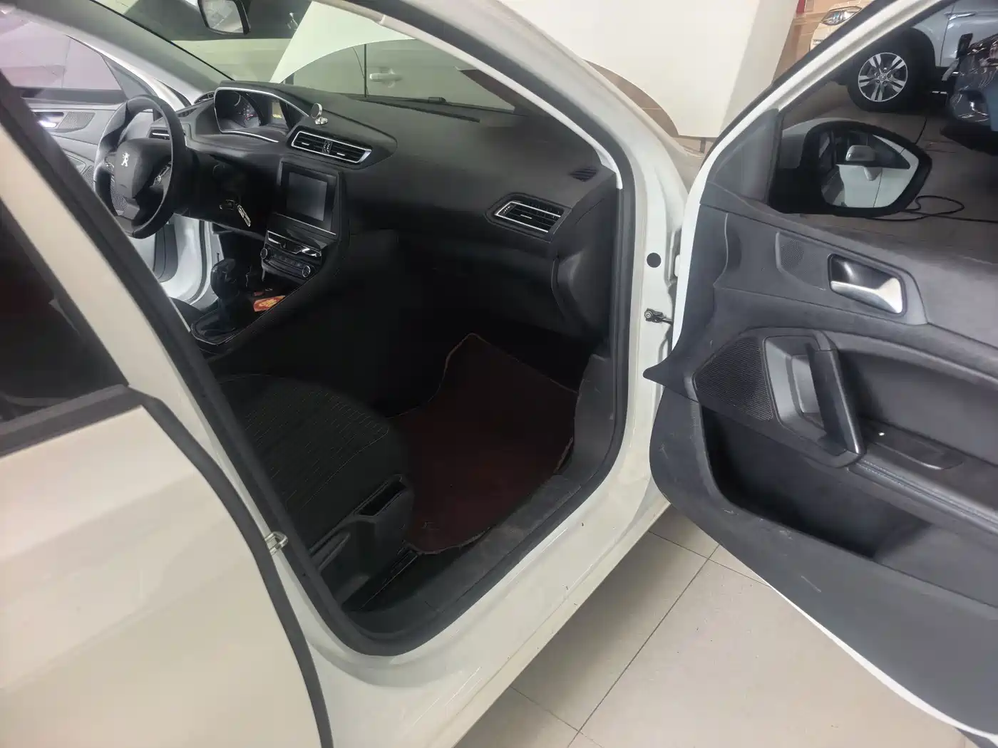 Peugeot 308 2018 2018 1.6L Manual Fashion Edition