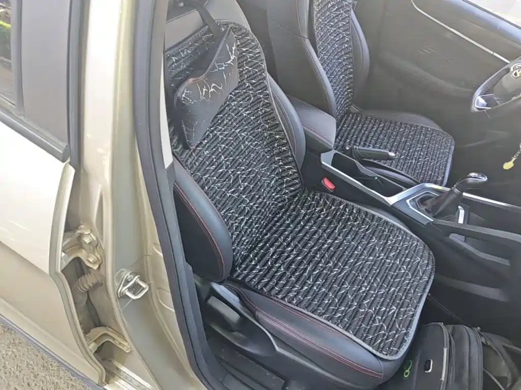 Фото 25 - Geely Vision X3