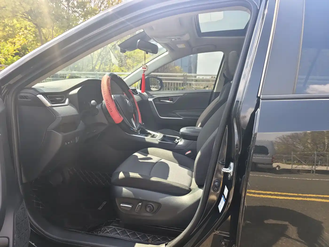 Toyota RAV4 Rongfang 2022 2.0L CVT 4WD Trend Plus Edition фото 9