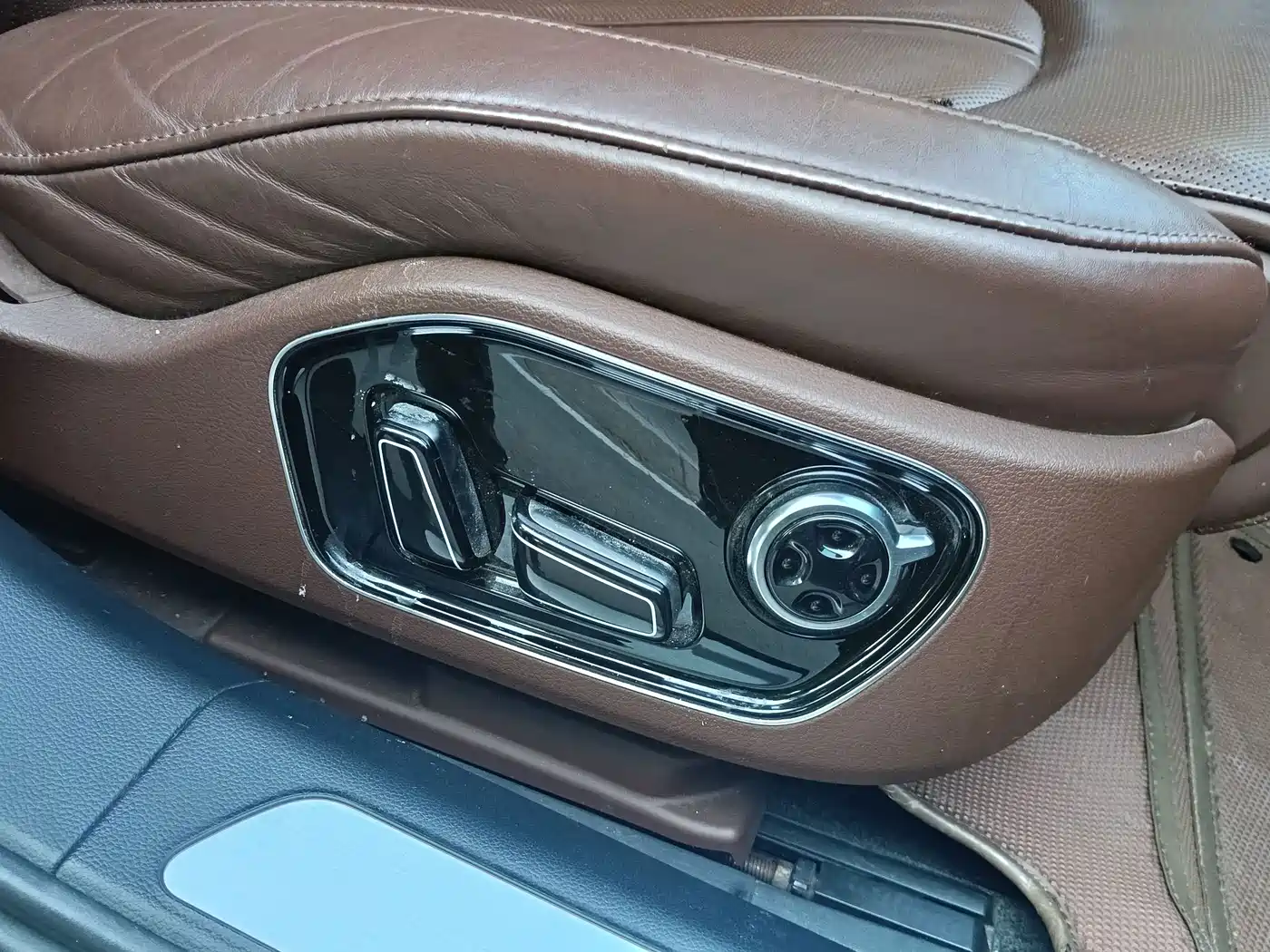 Фото 12 - Audi A8