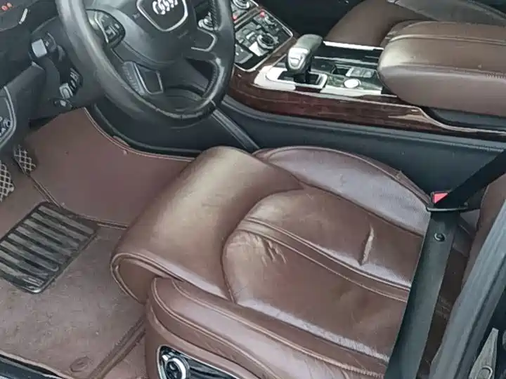 Фото 8 - Audi A8