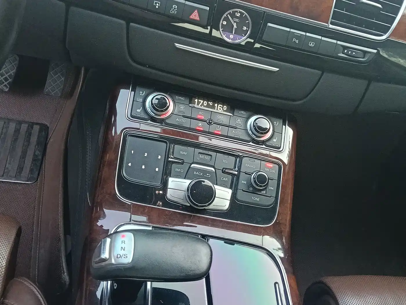 Фото 13 - Audi A8