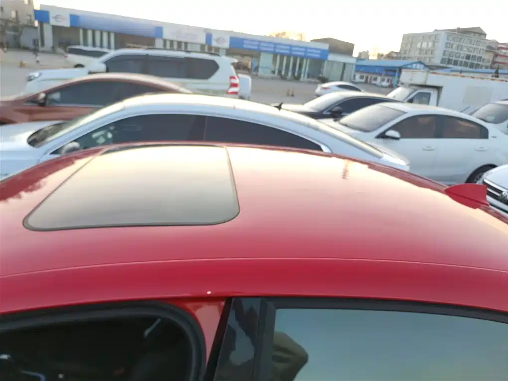 Volkswagen Sagitar 2013 2.0TSI GLI фото 27
