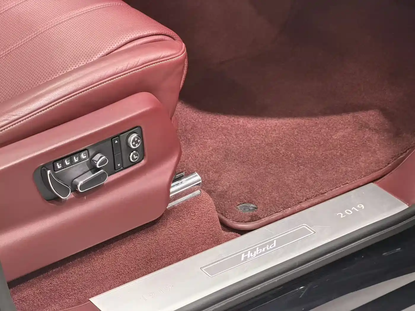 BENTLEY TIMYUE PLUG IN HYBRID