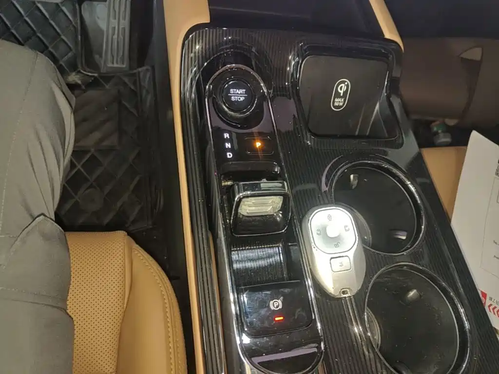 صورة 14 - GAC Trumpchi Trumpchi E8 NEV