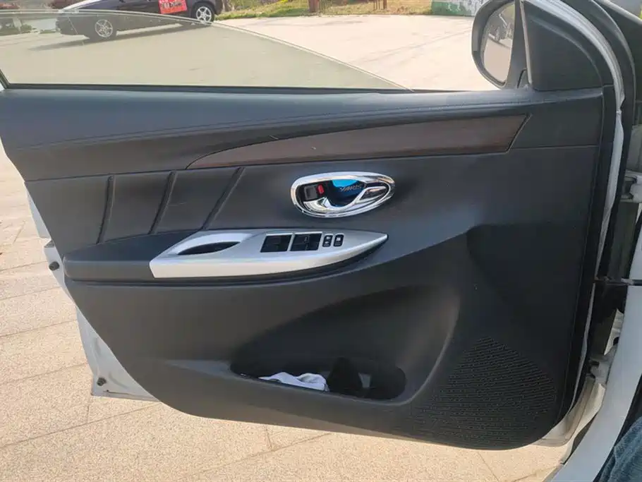 TOYOTA YARIS L ZHIXUAN