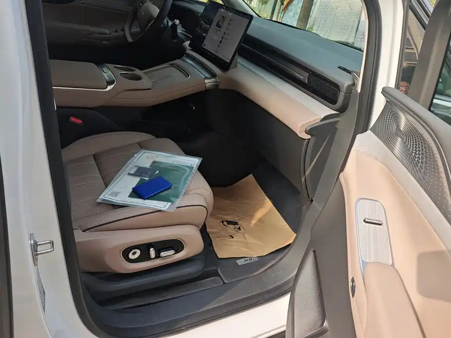 XPeng X9 2026 2026 Model Extended Range Base Version
