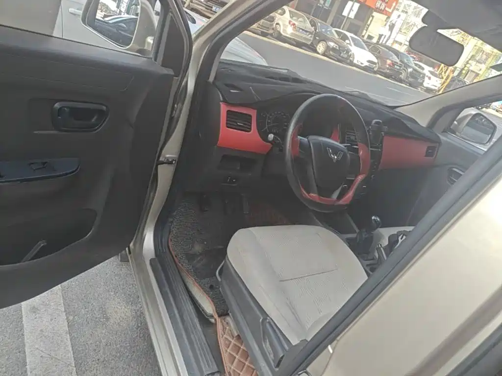 Wuling Motors Wuling Rongguang V 2017 2016 1.5L Standard