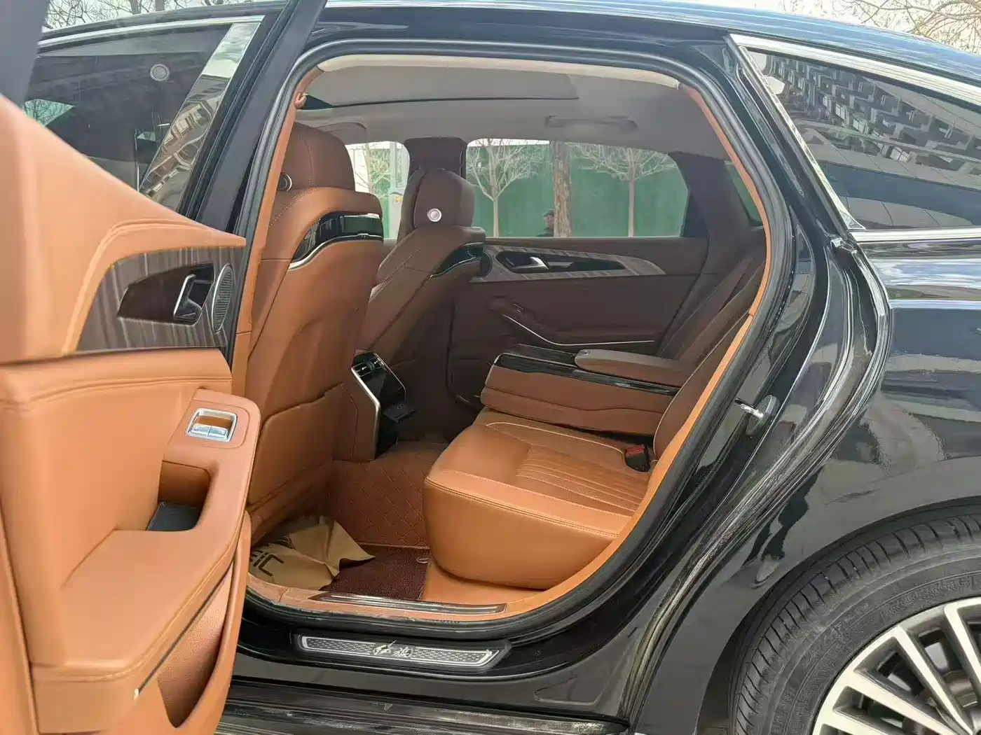 Hongqi H9 2022 2.0T Smart Connect Flag Enjoy Edition фото 8
