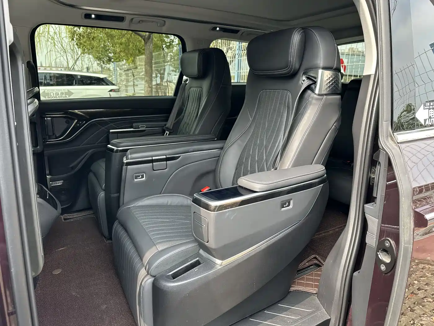 SAIC Maxus Maxus G90 2022 2.0T Interstellar 7-seater фото 9