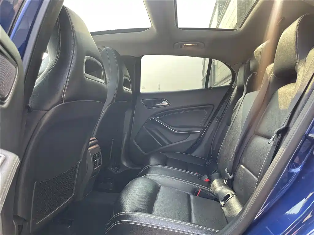 Mercedes-Benz GLA 2018 GLA 200 Dynamic фото 17